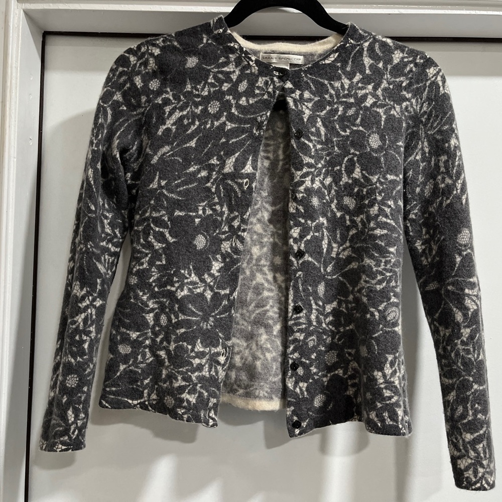 Chic Gray and White Cardigan SARA SPENCER WOOL